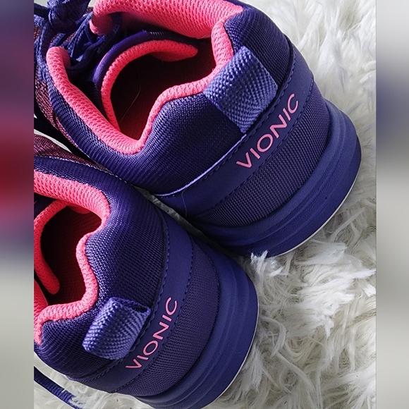 Vionic Sneaker - Picture 3 of 8